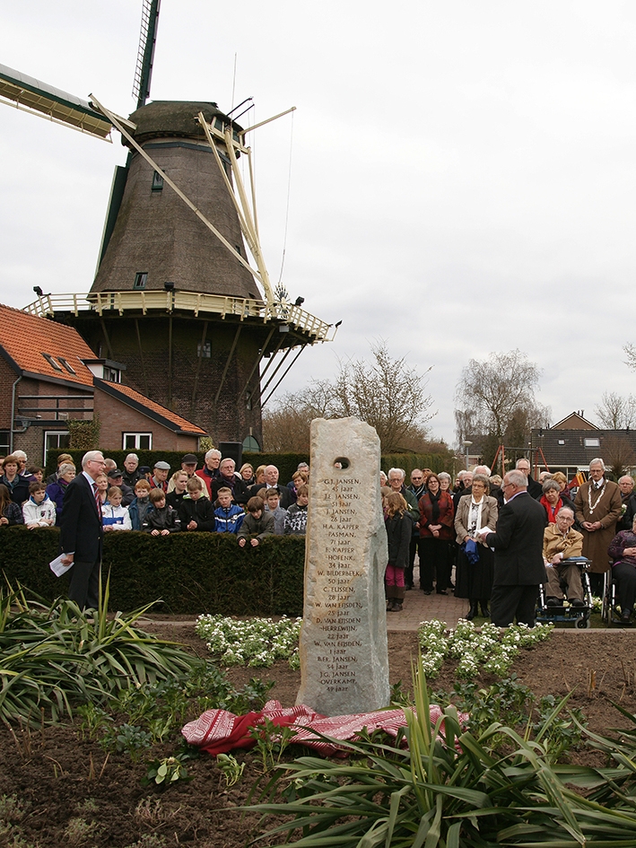 Warnsveld staat stil bij gesneuvelden