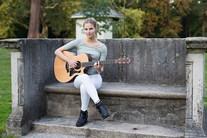 ‘Met countrypop zit je alsnel in Ilse DeLange-hokje’