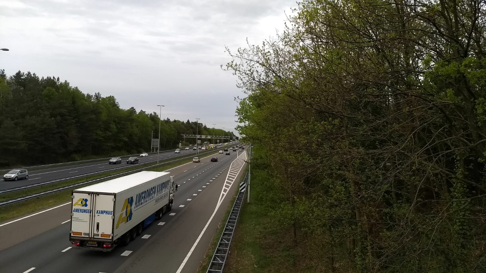 Meerdere autos botsen op de A50 bij Beekbergen’