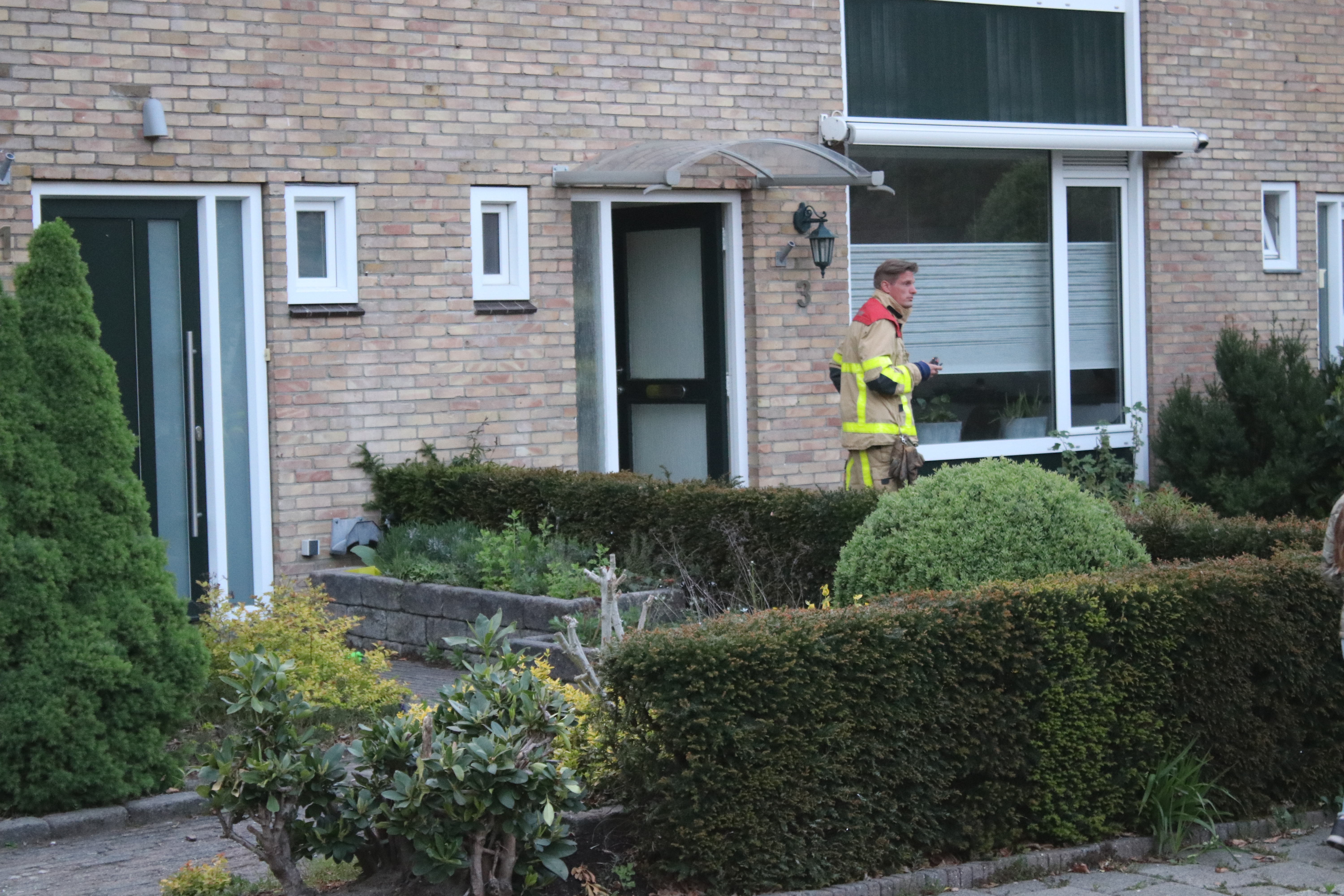 Bewoner belt brandweer na waarnemen vreemde lucht