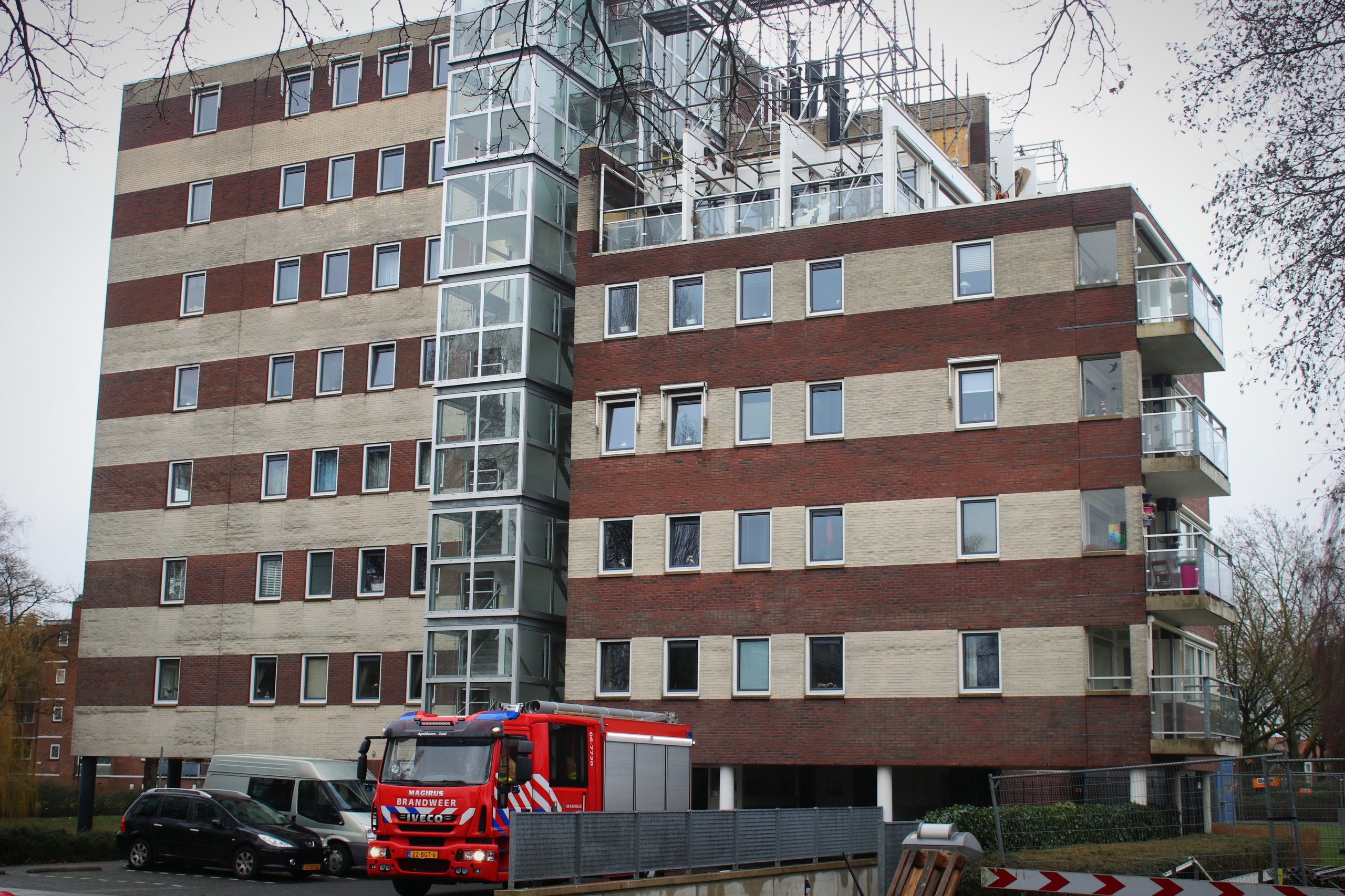 Man vast in lift Apeldoorn