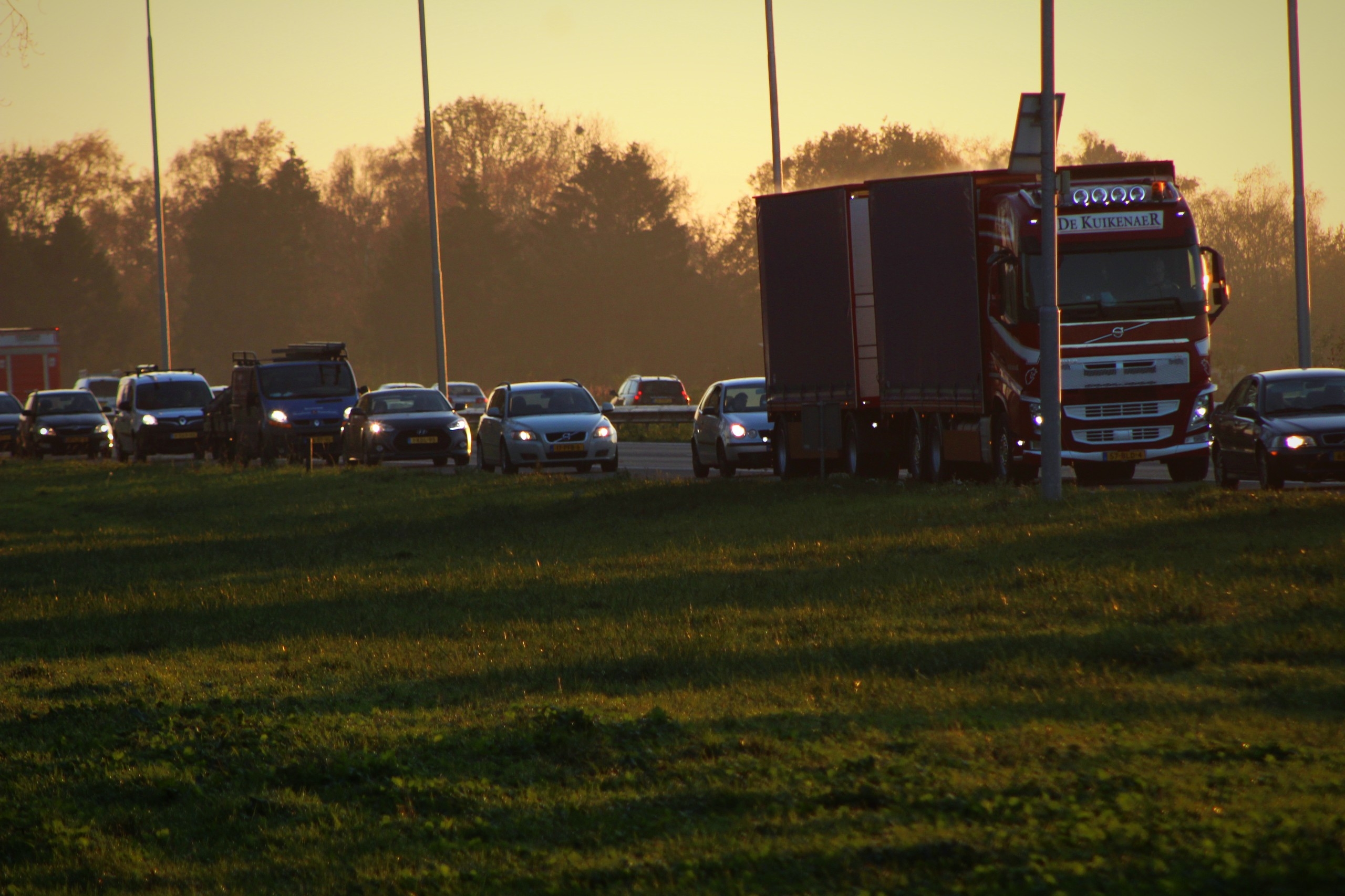 Botsing tussen vrachtwagens op de A1 bij Holten
