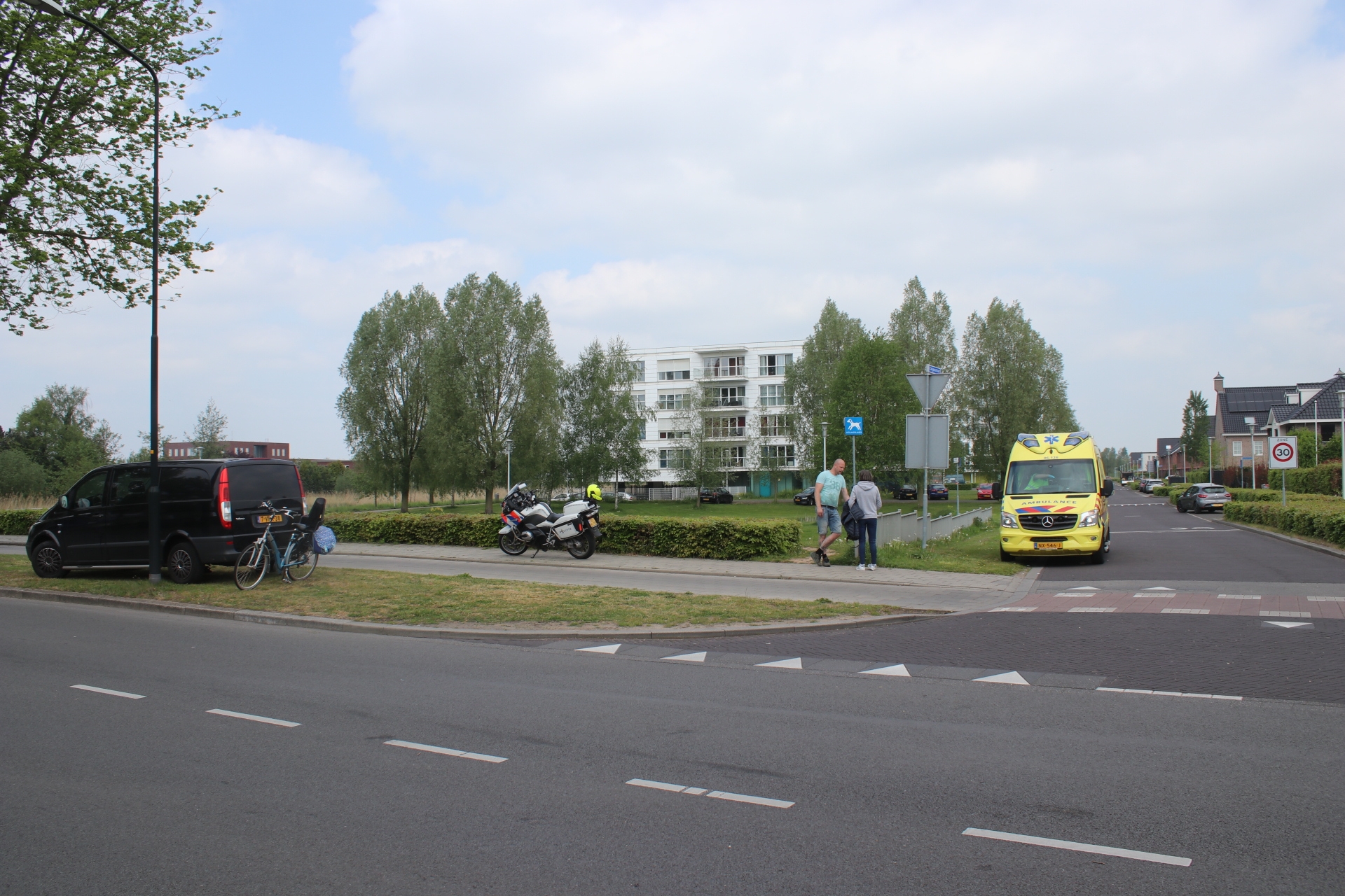 Fietsster komt ten val bij botsing in Apeldoorn