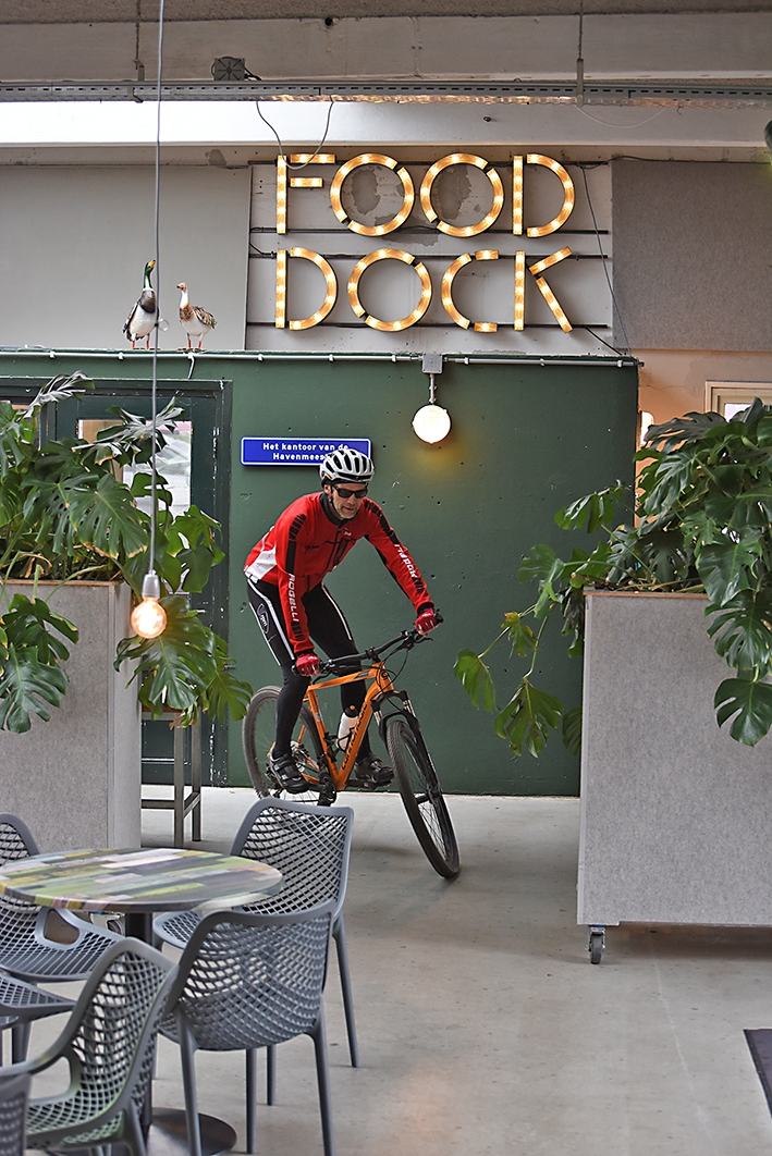 Fietsen dooreen restaurant