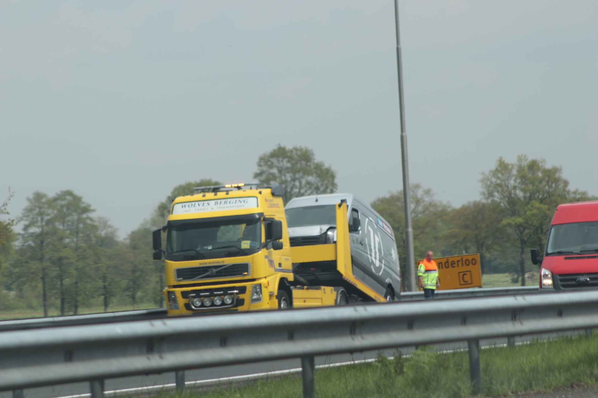 Bestelbussen komen in botsing op de A1 bij Twello