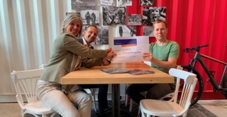 FuturumShop schenkt 68 fietsen aan Stichting Leergeld