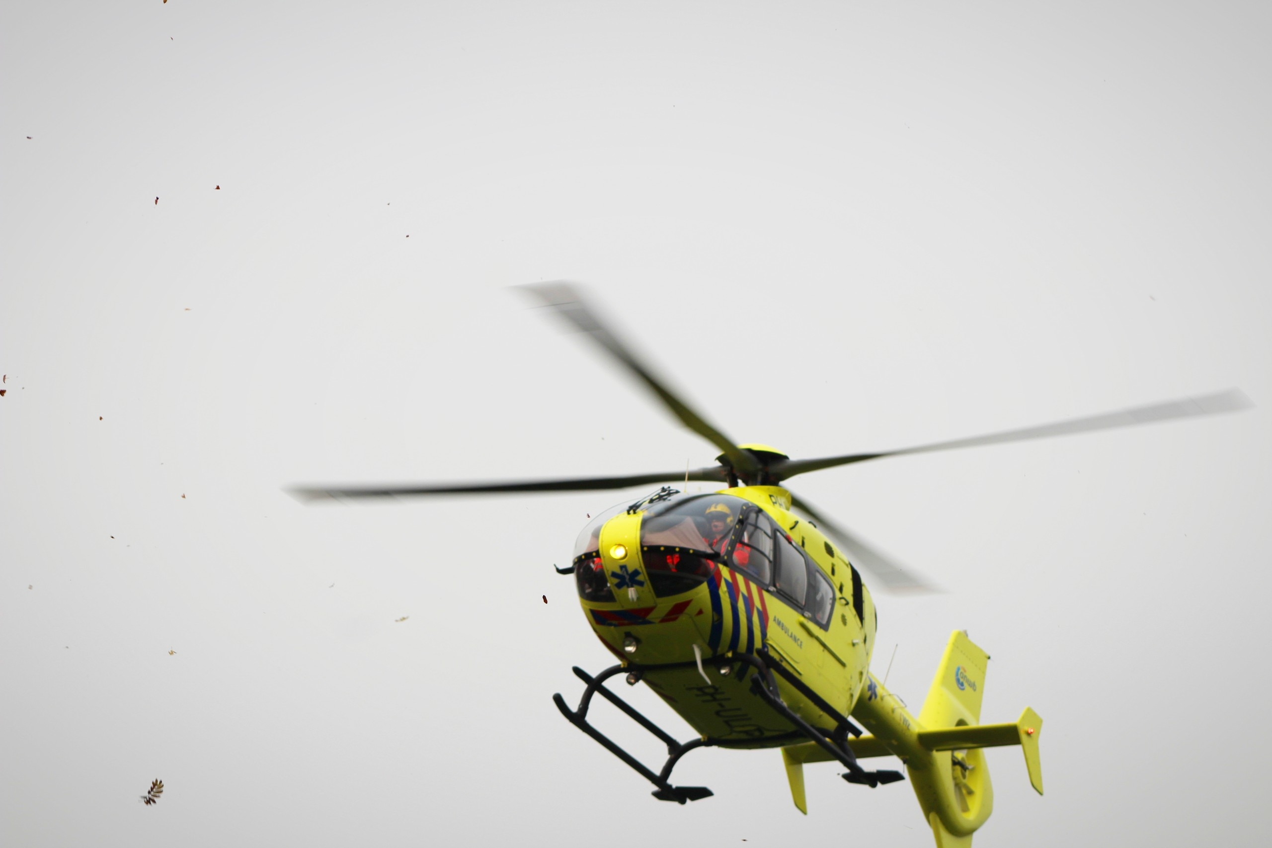 Traumahelikopter opgeroepen voor gewonde motorrijder in Bathmen