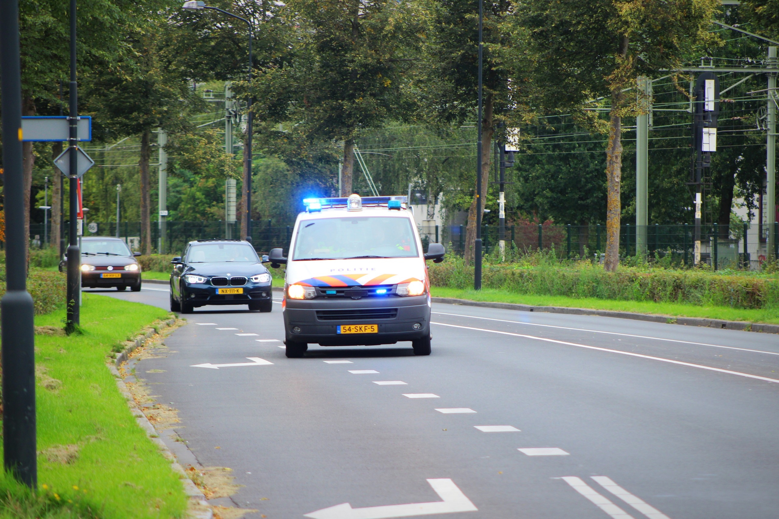 Scooterrijdster gewond na botsing met auto in Apeldoorn