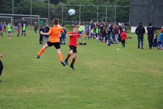 Kindcentrum Rivierenwijk en De Schakel winnen Leo Halle Schoolvoetbaltoernooi