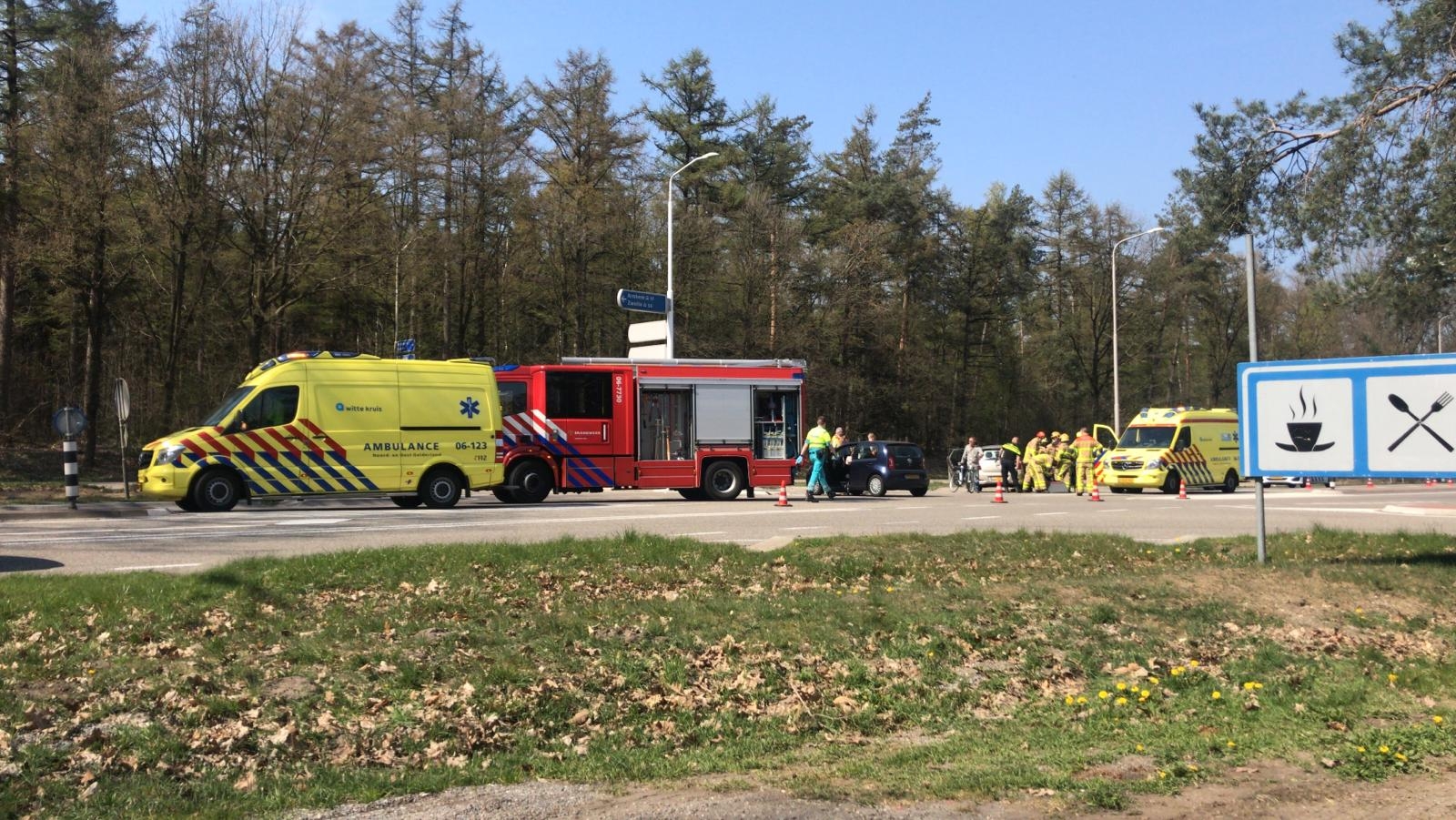 Twee gewonden na botsing in Beekbergen