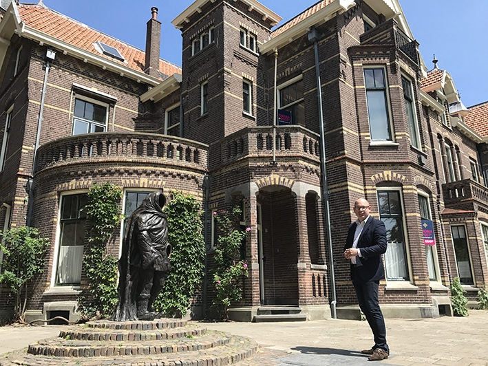 Herenhuis met vijf balkons