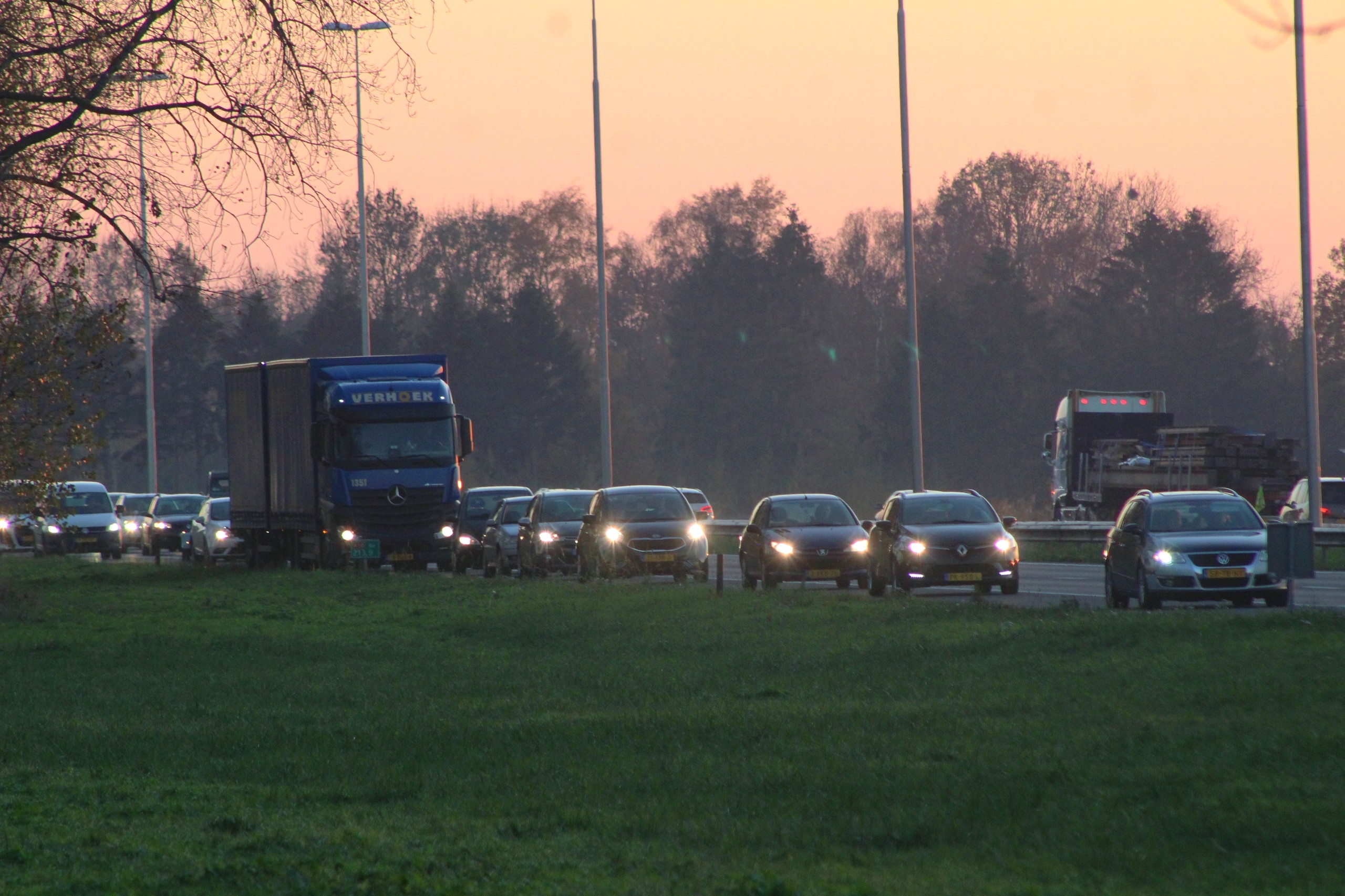 Botsing tussen twee vrachtwagens op de A1 bij Deventer
