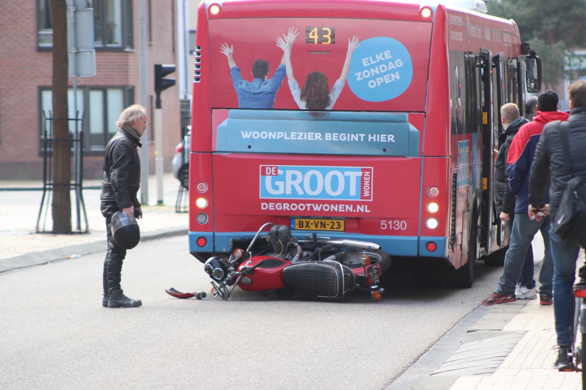 Persoon overleden na sprong van appartementencomplex