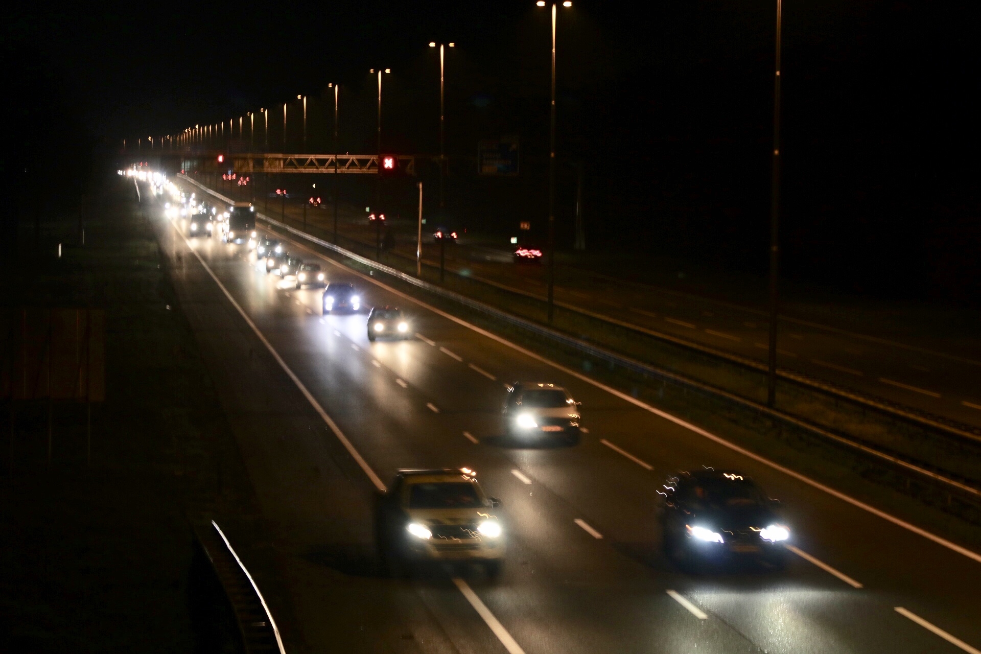 Gewonde na botsing op de A1 bij Apeldoorn