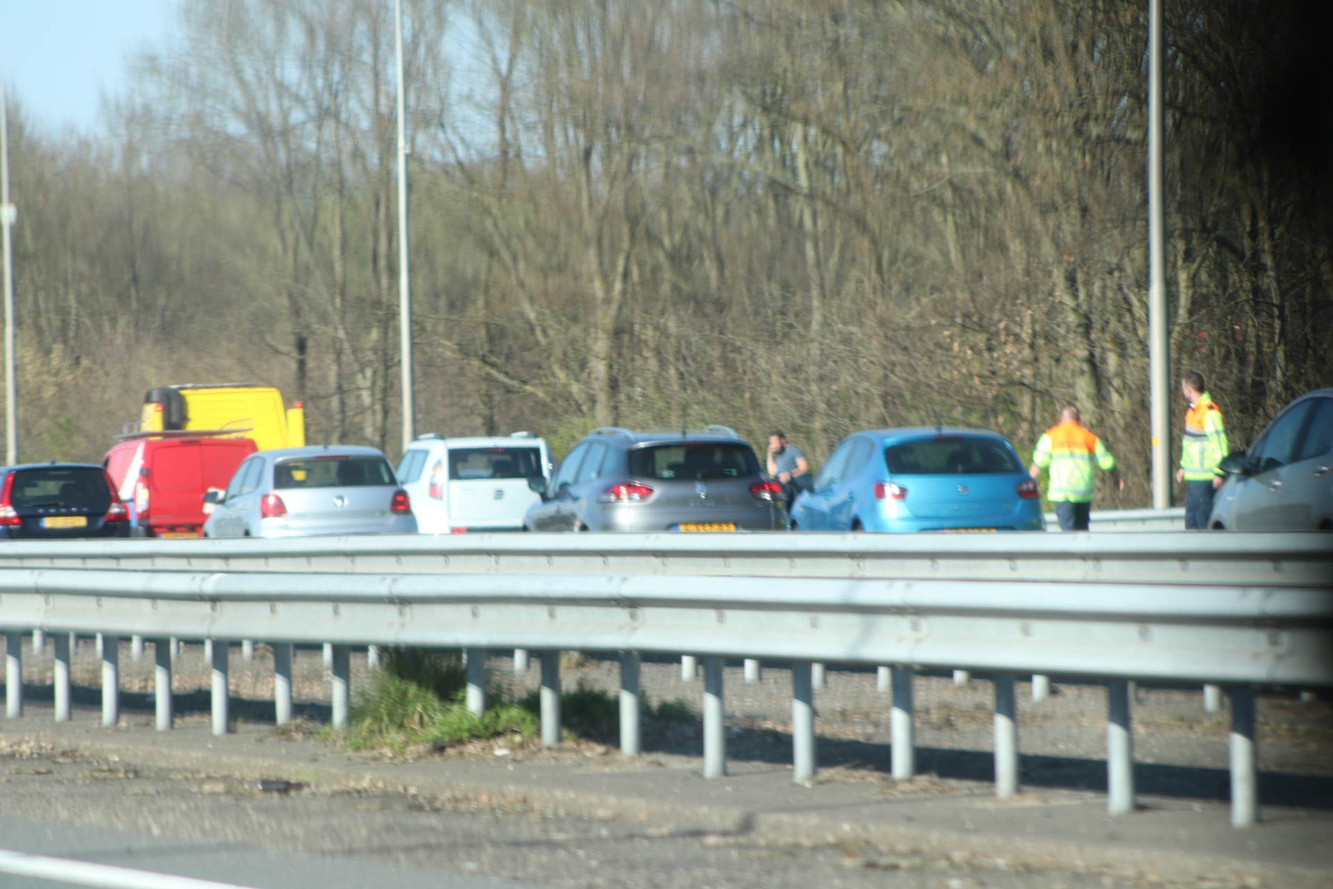 Veel vertraging op de A50 en A1 door ongelukken