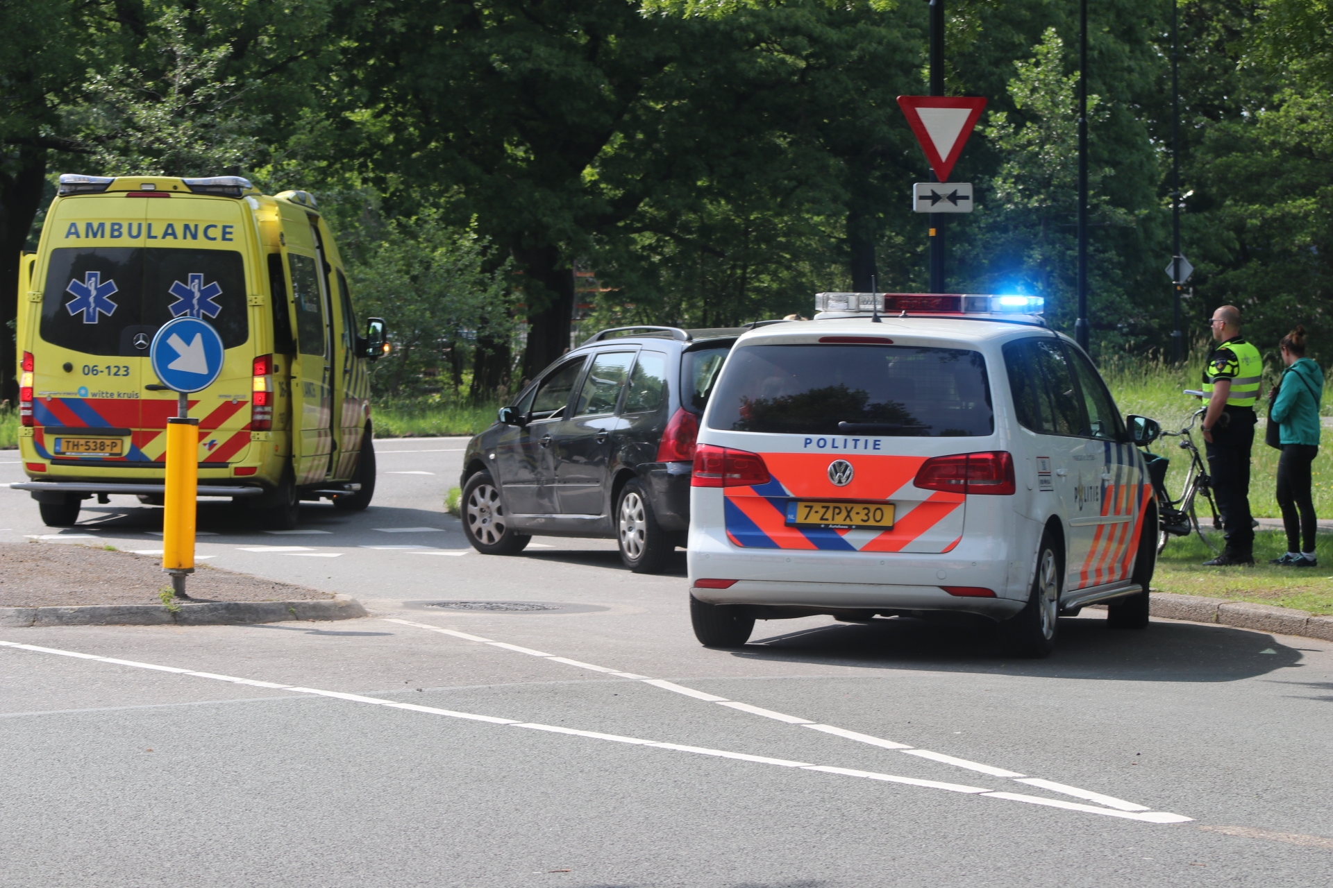 Fietsster komt ten val na botsing