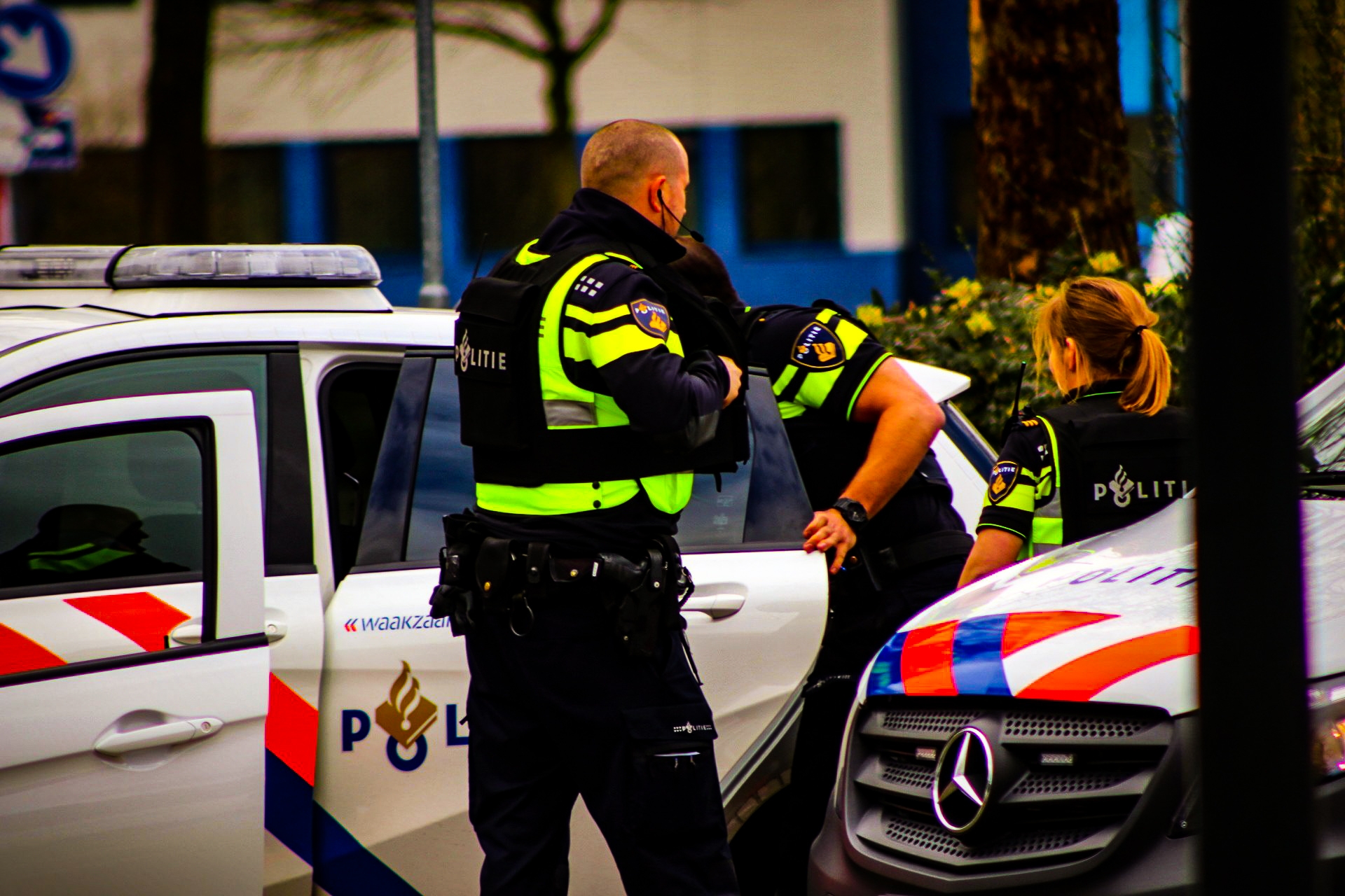 Politie houdt verdachten aan voor overtreding opiumwet en witwassen