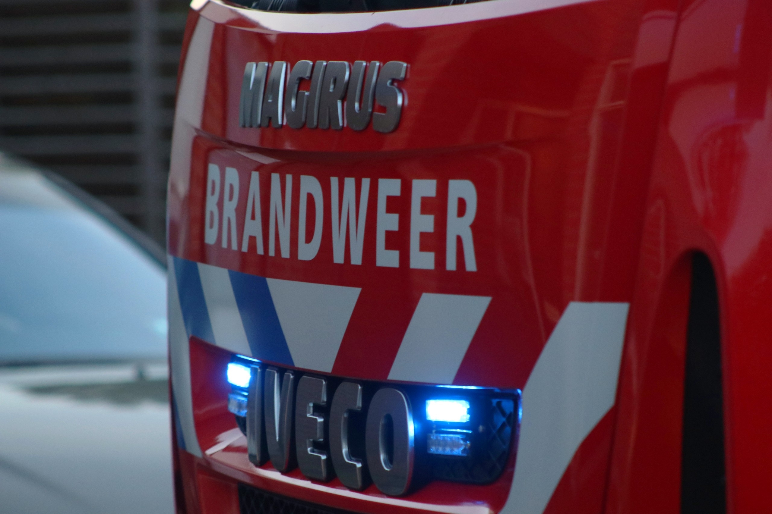 Schuur verwoest door felle brand in Apeldoorn