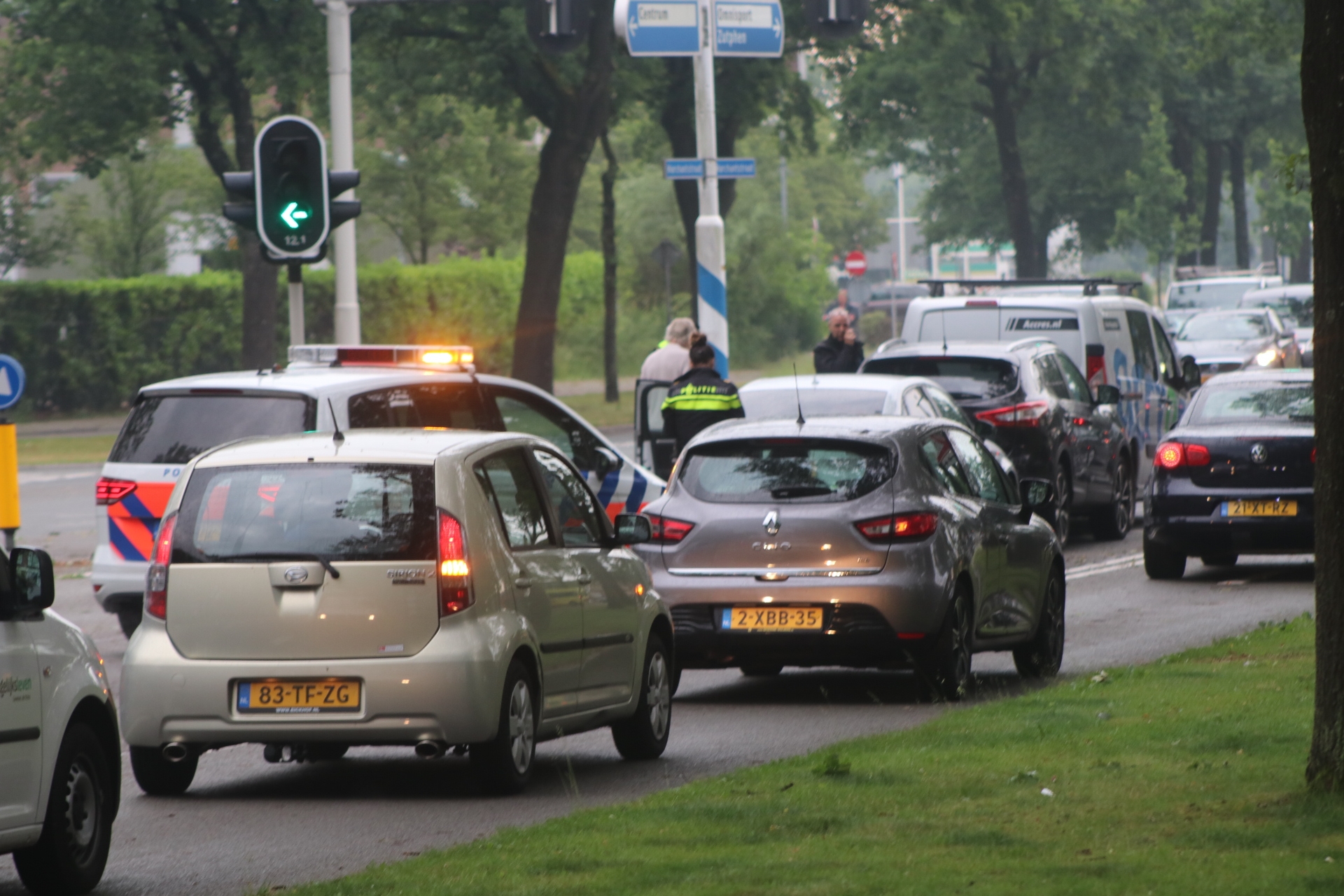Gewonde bij botsing tussen drie voertuigen in Apeldoorn
