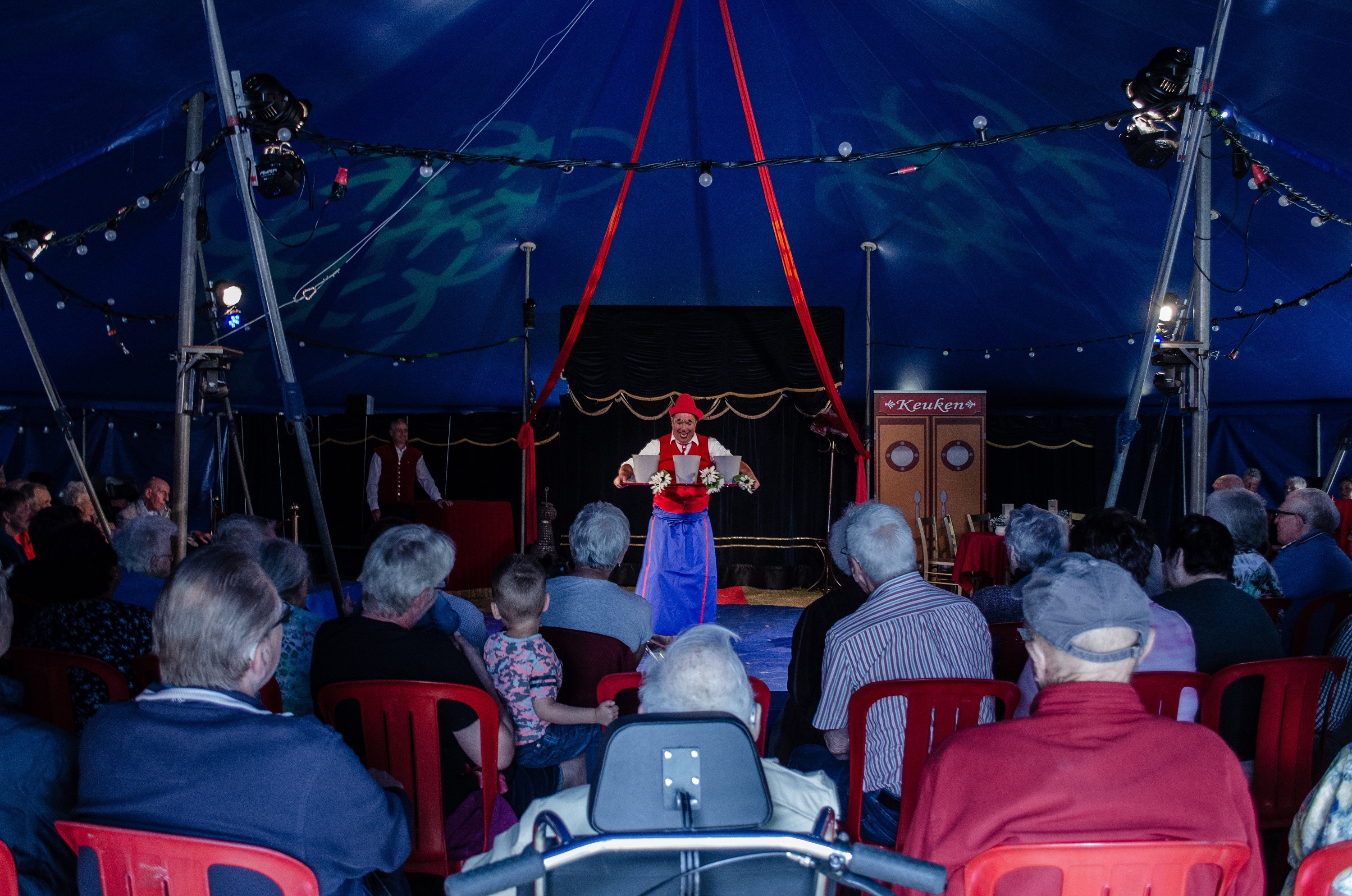 Cliënten Zorggroep Apeldoorn genieten van Circus in de zorg
