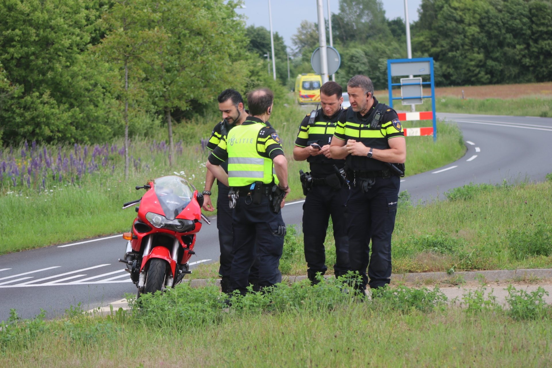 Motorrijder gewond na botsing in Apeldoorn
