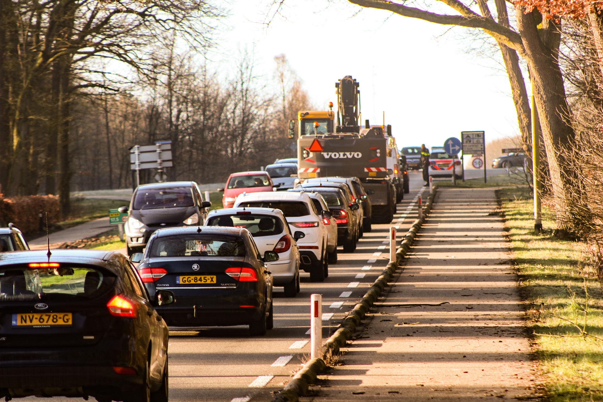 Lange file na aanrijding tussen drie autos bij Deventer’