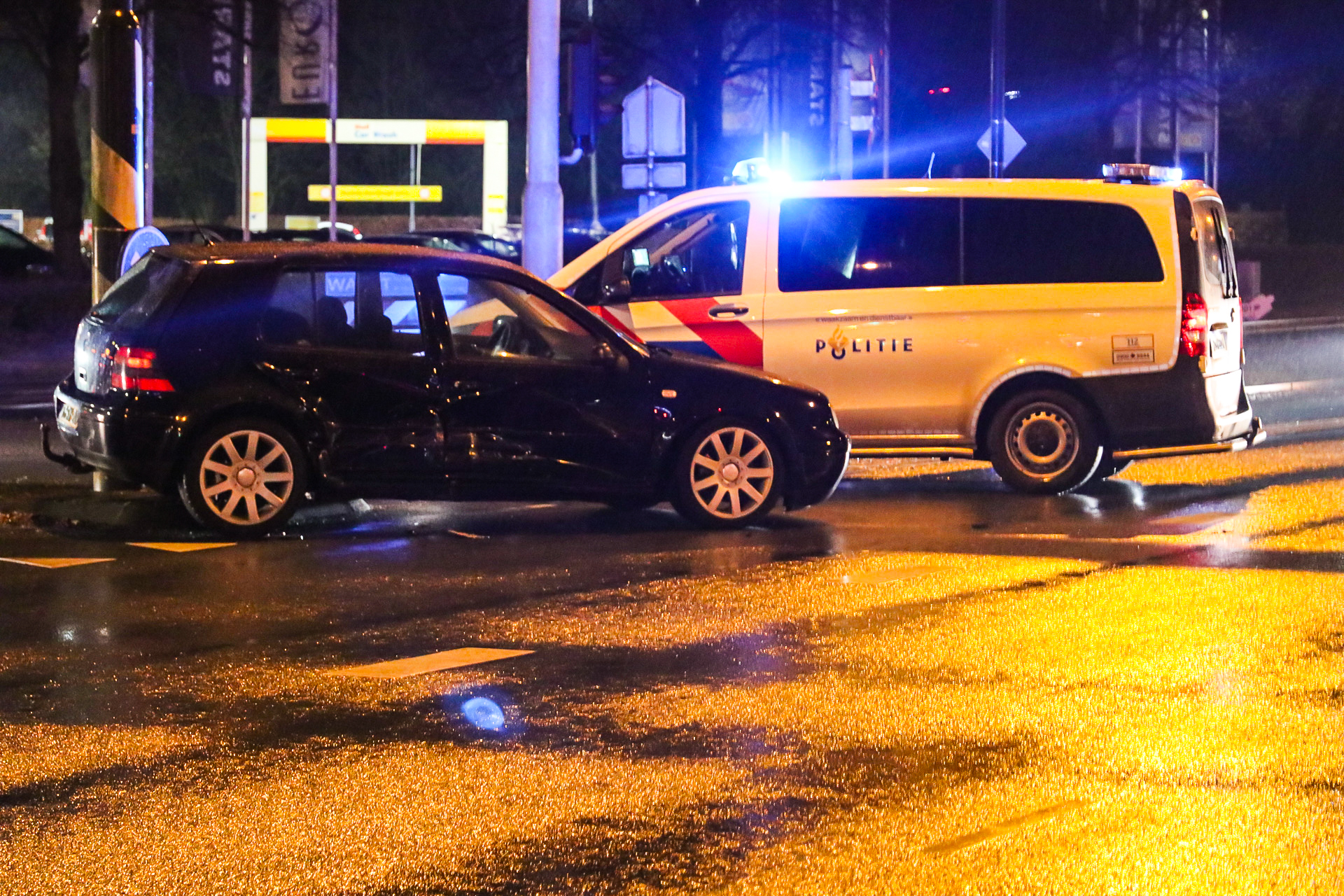 Automobilist rijdt door rood en veroorzaakt ongeval