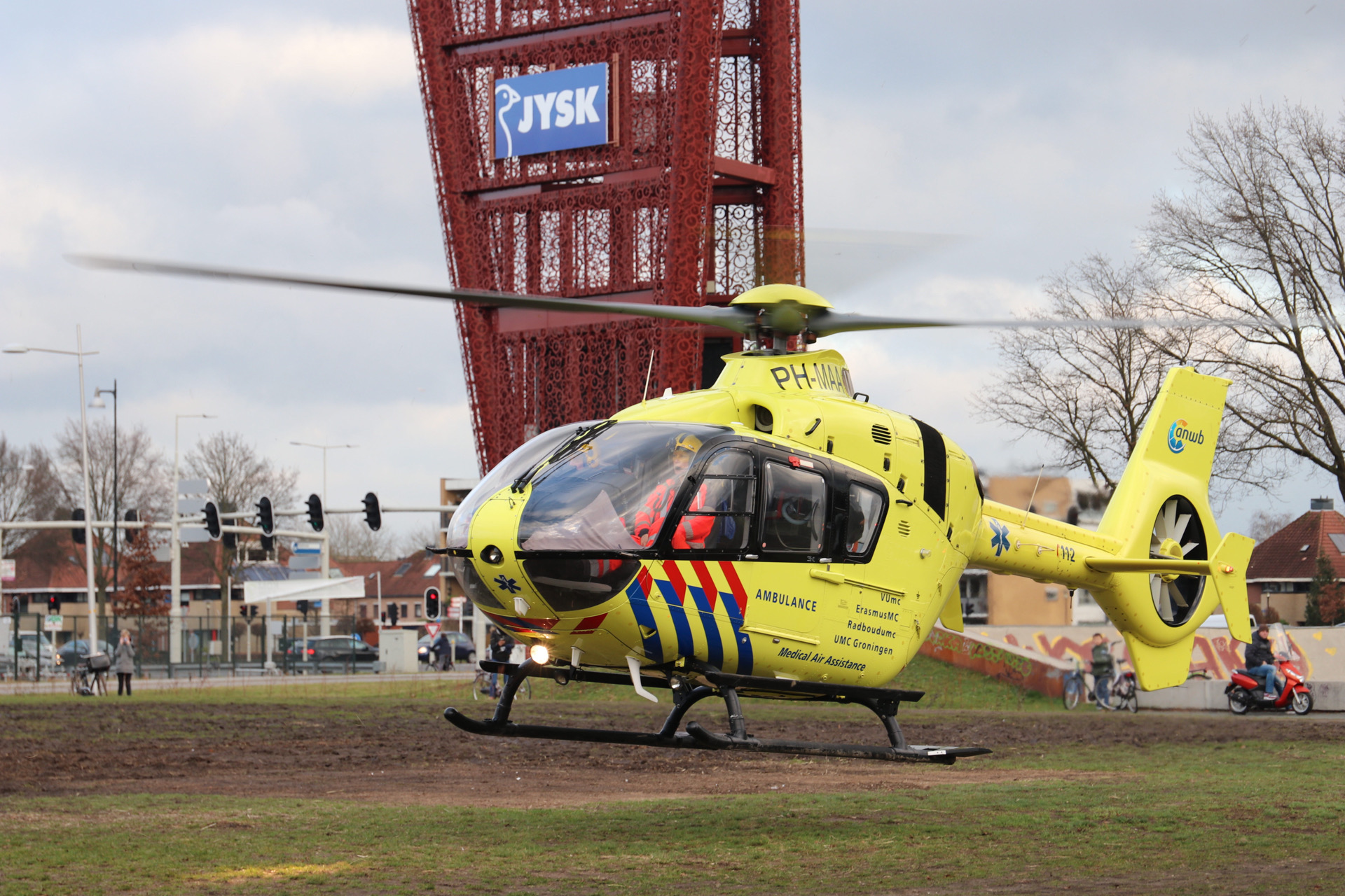 Ernstig bedrijfsongeval in woning aan de Deventerstraat; traumahelikopter ingezet