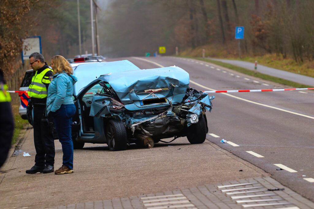 Man raakt zwaargewond bij aanrijding in Beekbergen