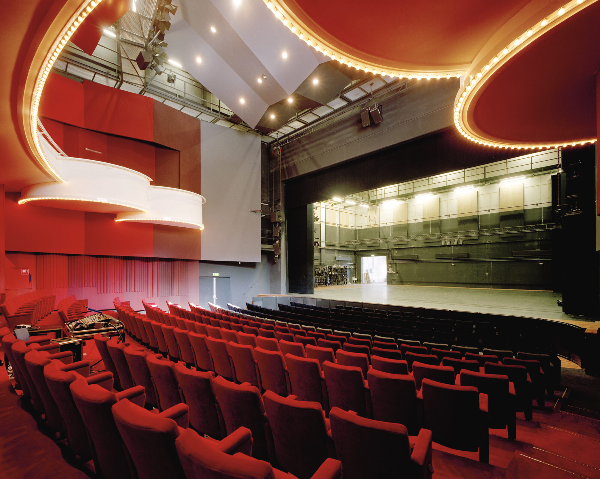 Meepraten over toekomst theater