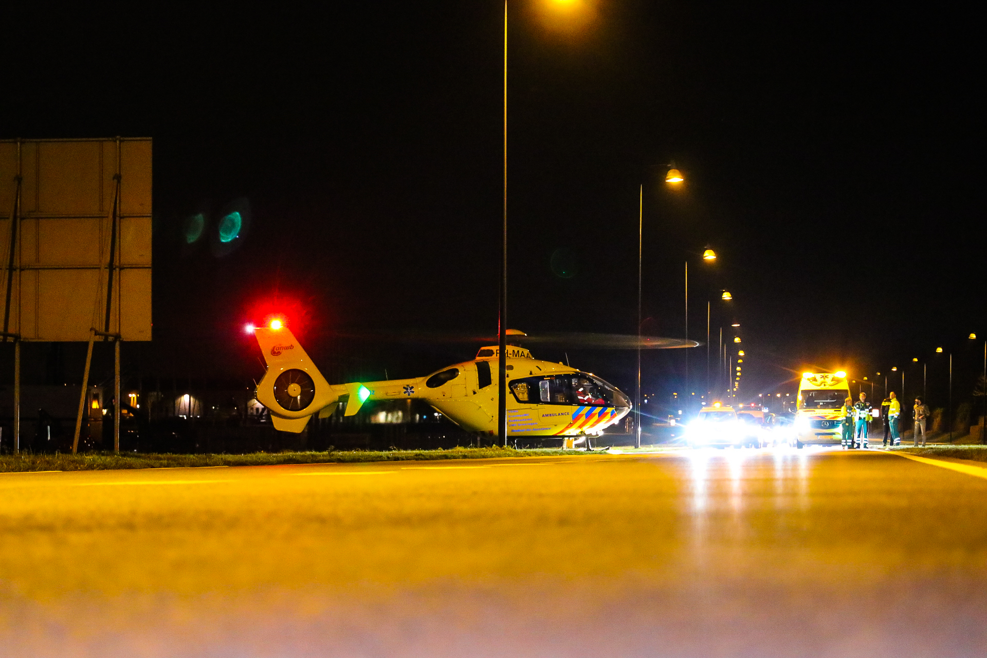 Oost Veluweweg korte tijd afgesloten vanwege landing traumahelikopter