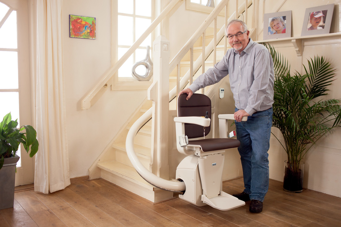 De tweedehands traplift: de ideale oplossing voor mensen die langer thuis willen blijven wonen