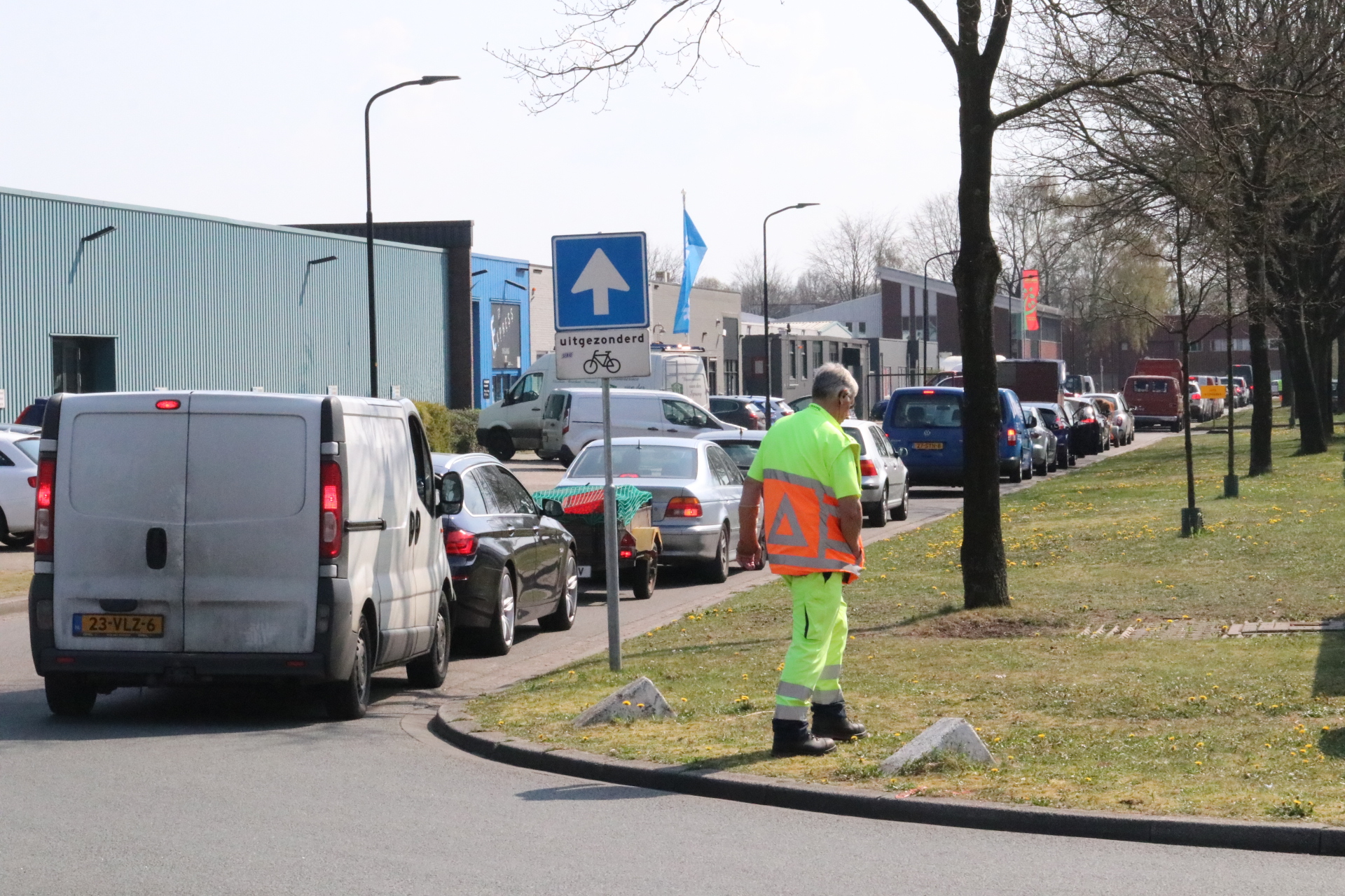 Anderhalf uur in de file voor vuilstort in Apeldoorn