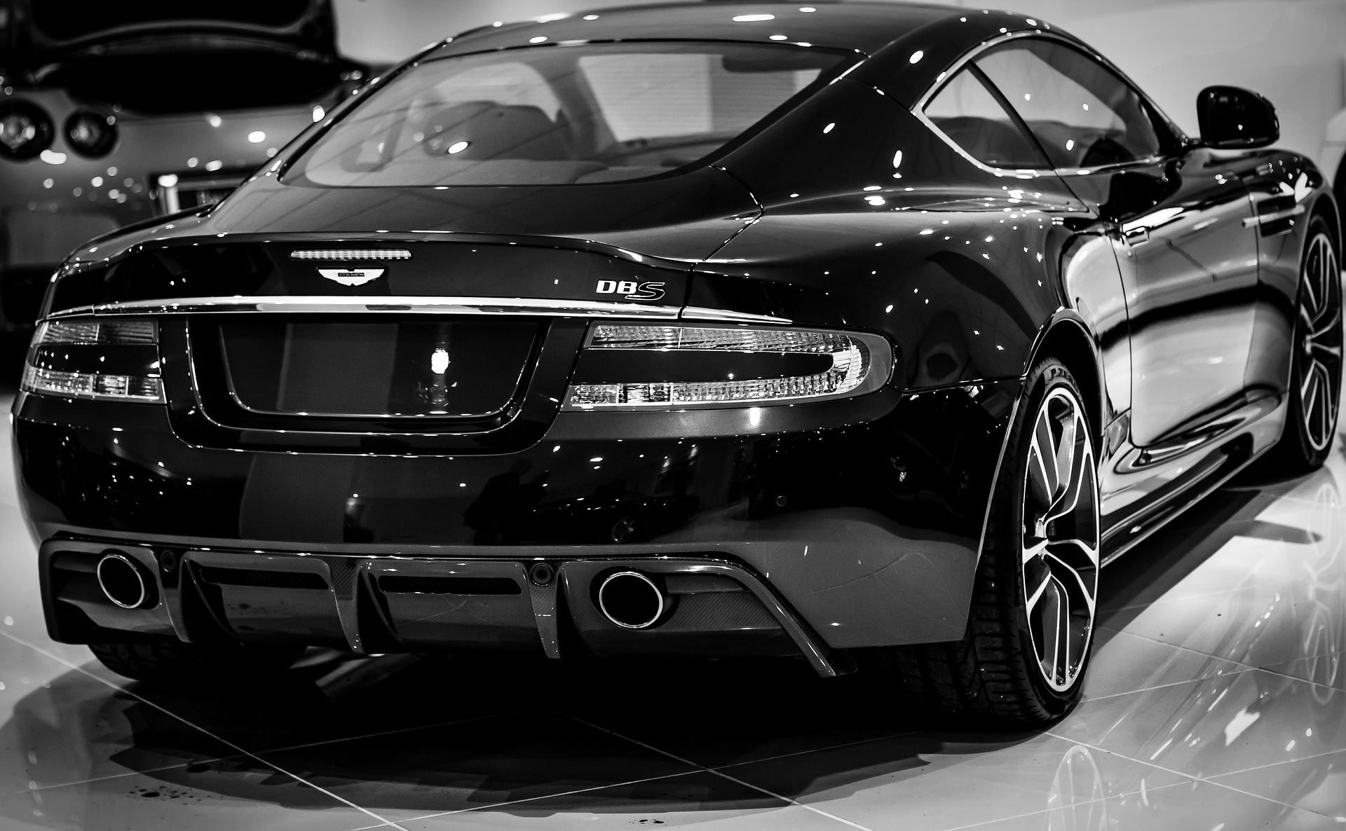 Kroymans Aston Martin haalt het Genève-nieuws naar Hilversum
