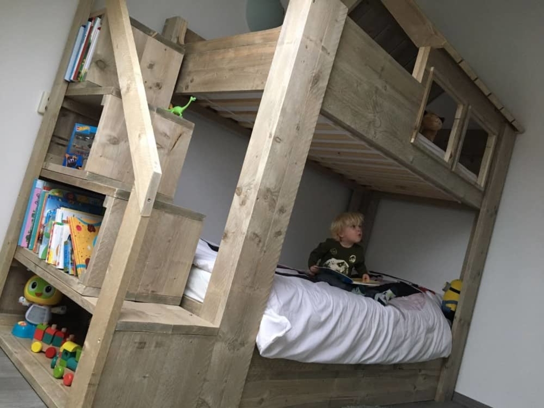 Eigentijdse en trendy steigerhouten meubelen voor de kinderkamer