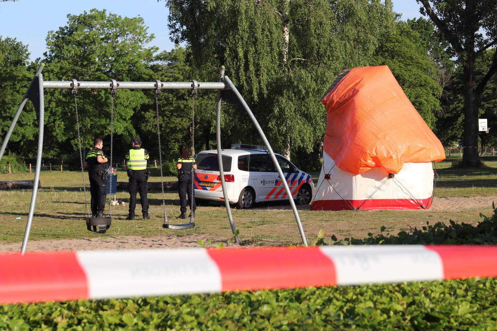 *VIDEO* Voorbijganger ontdekt lichaam in Zuiderpark te Apeldoorn