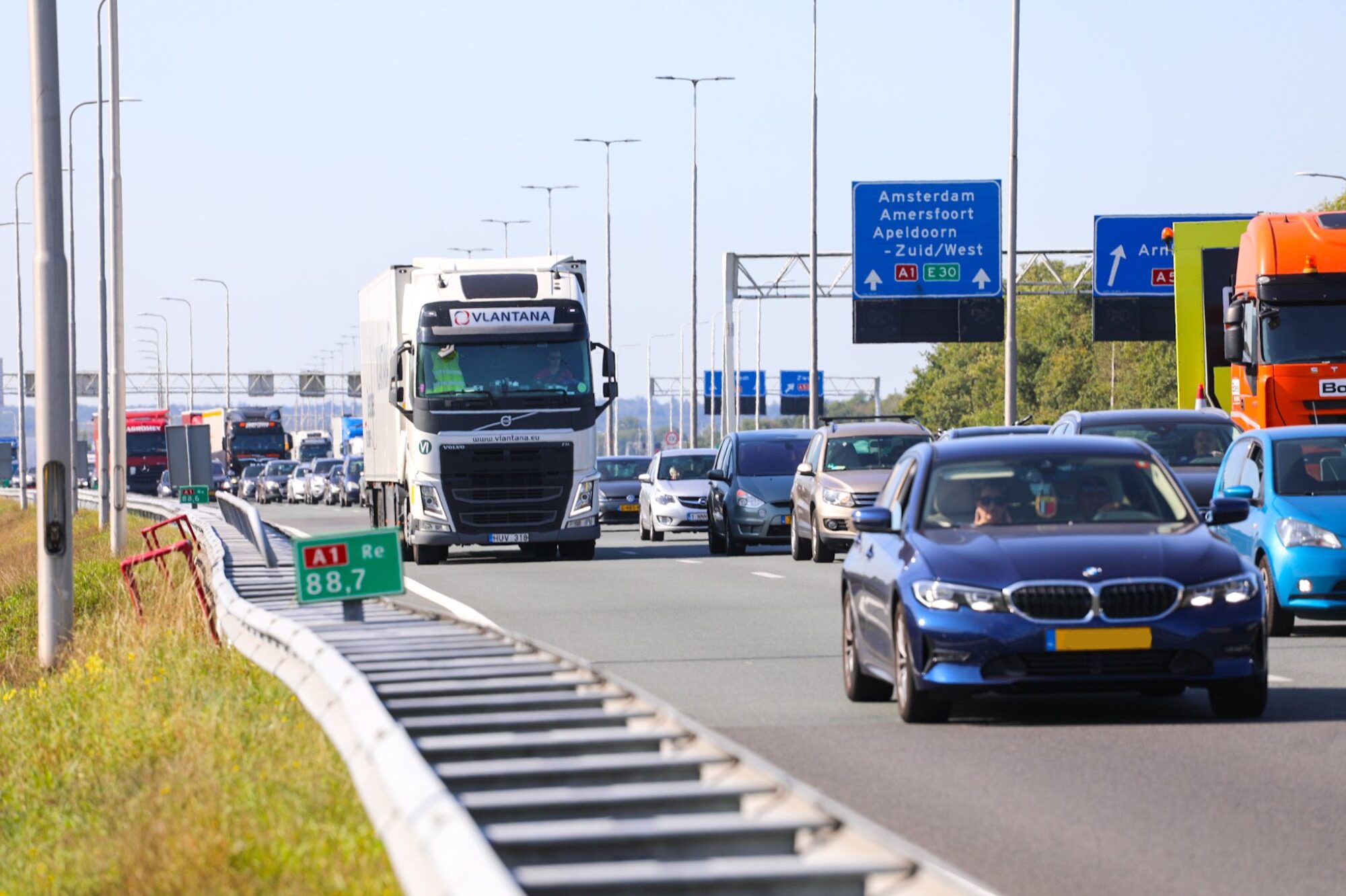 Ongeval A1 tussen Apeldoorn en Deventer zorgt voor half uur vertraging