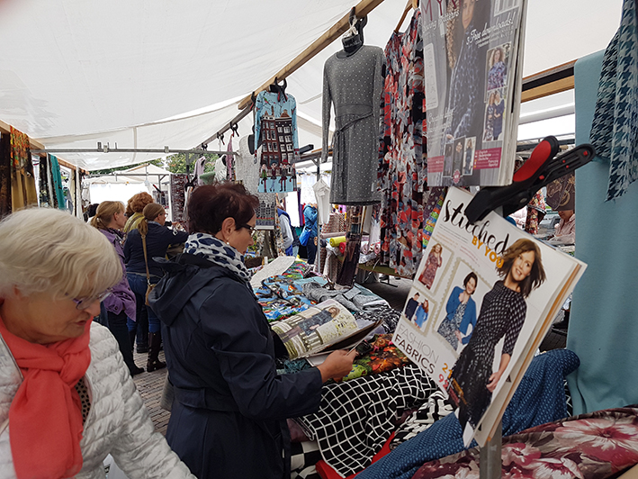 Stoffenbeurs weer op de Brink in Deventer!