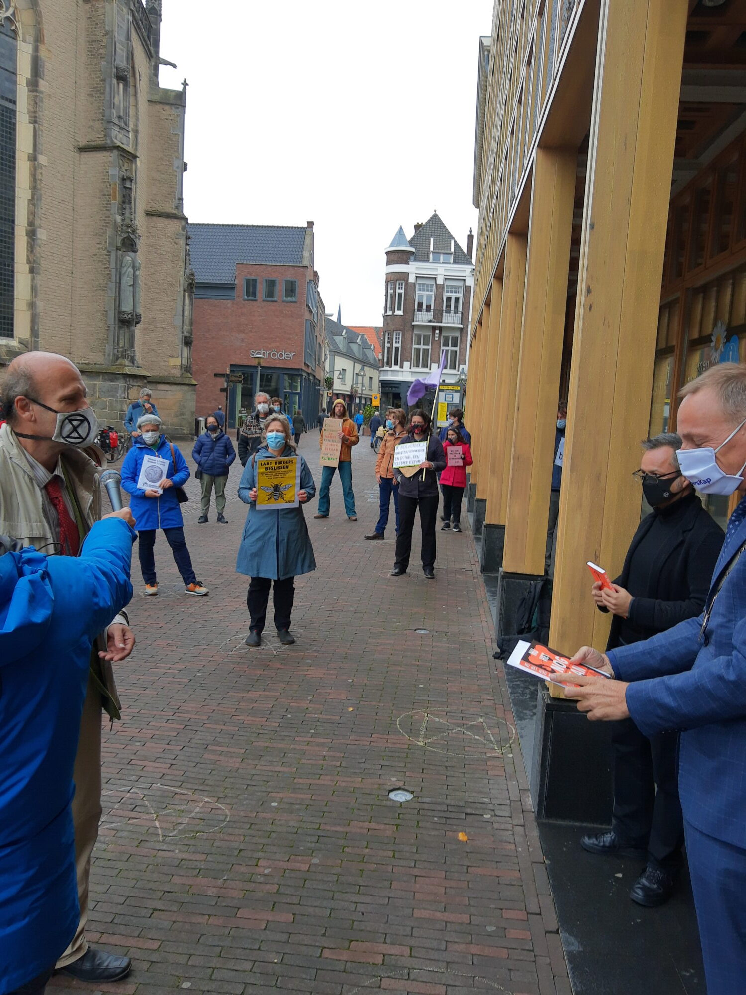‘Roep de klimaatnoodtoestand uit’