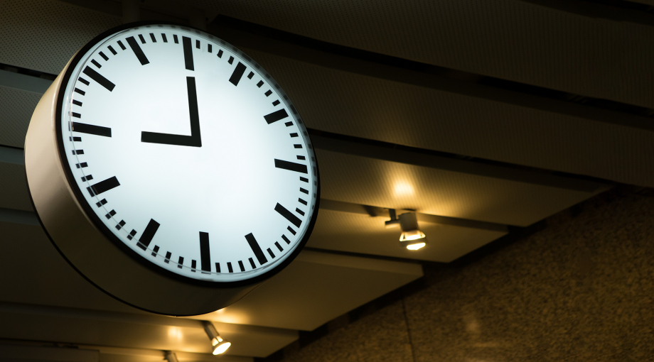 Vanaf zaterdag binnen blijven tussen 21.00 en 04.30 uur