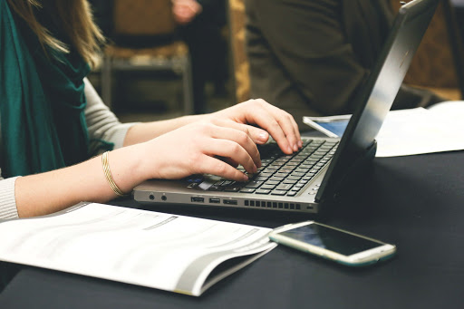 Helft consumenten wil online examinering