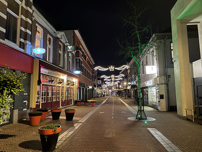 Politie belaagd in De Maten