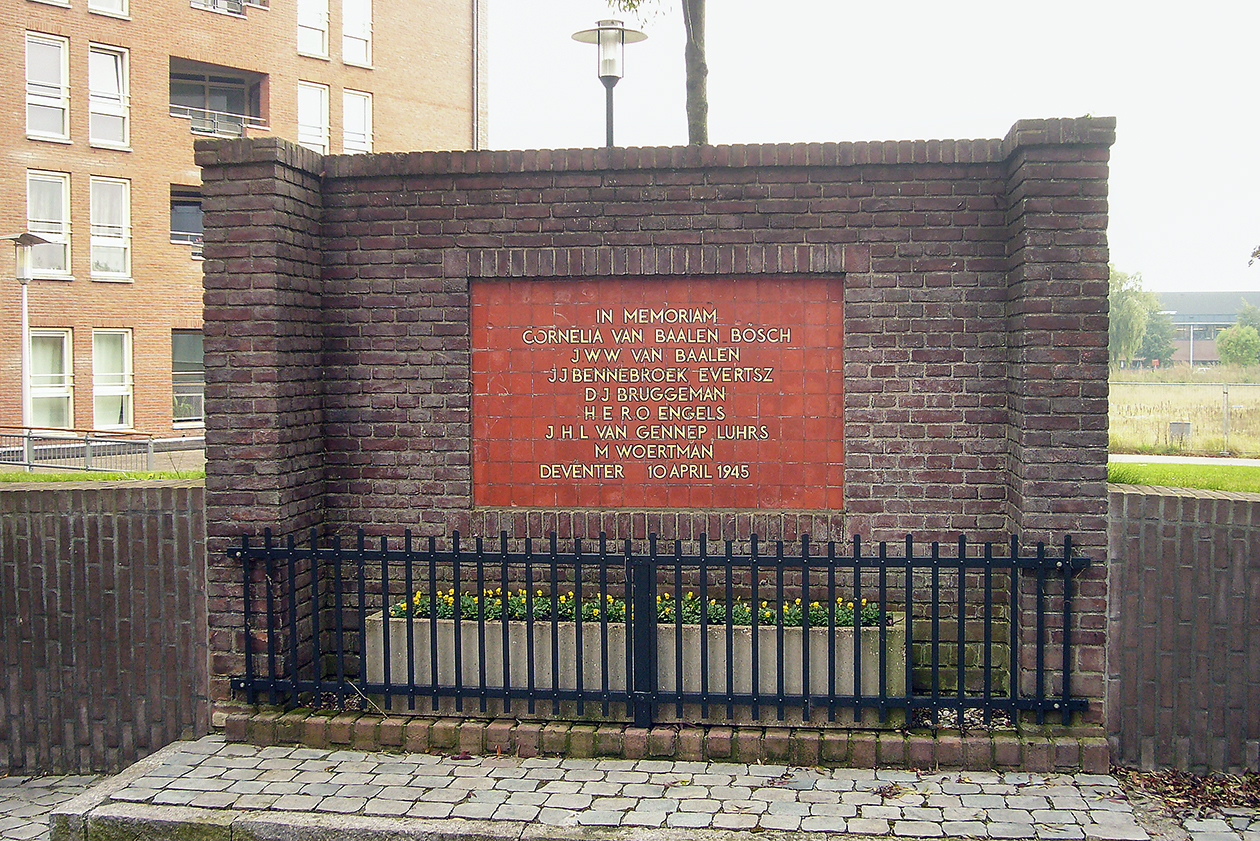 Twentolmonument herinnert aan gruwelijk lot Deventer verzetsgroep
