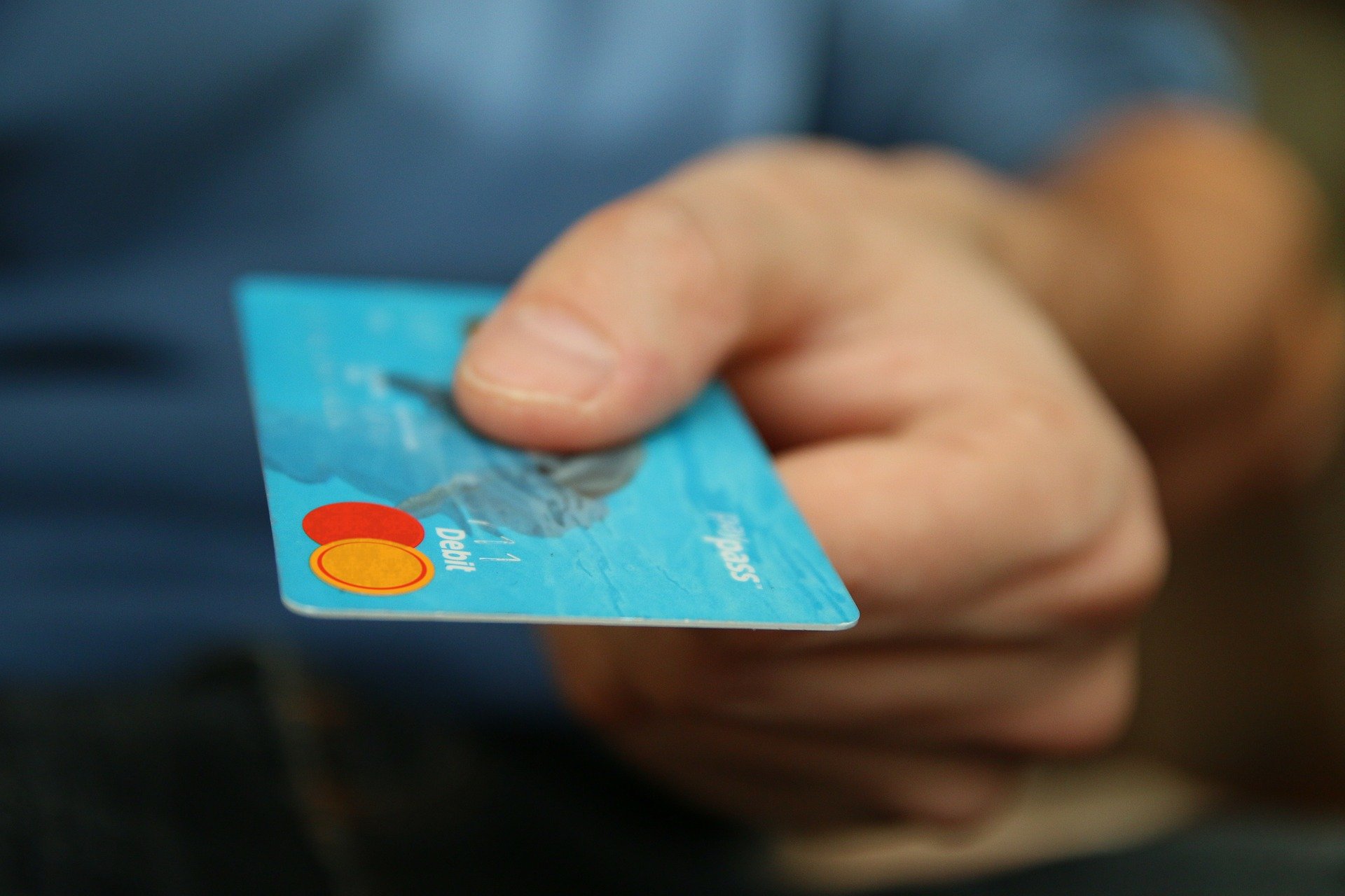 Nederlanders financieel uit balans door lockdown: Horeca én portemonnee weer open