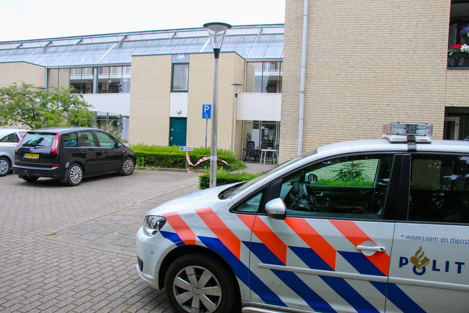 Politie maakt jacht op woningovervaller in Brummen