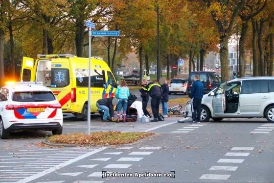 Fietser geschept door automobilist Drapeniersdonk Apeldoorn