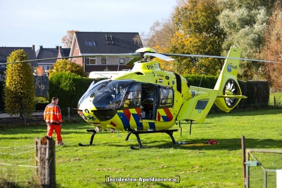 Slachtoffer per helikopter naar ziekenhuis na medische noodsituatie Achter de Molen Klarenbeek
