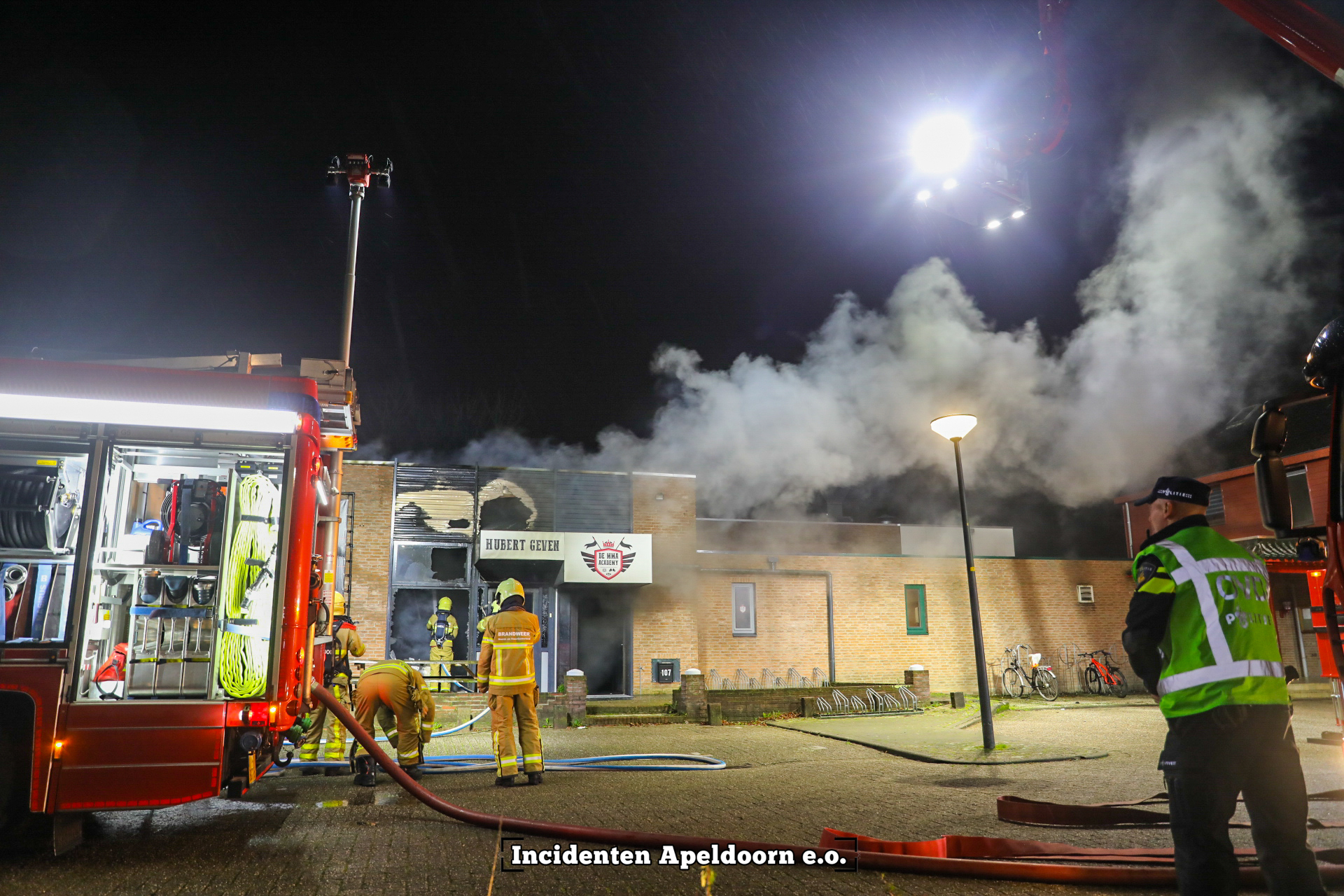Grote brand in sportschool in Apeldoorn lijkt aangestoken