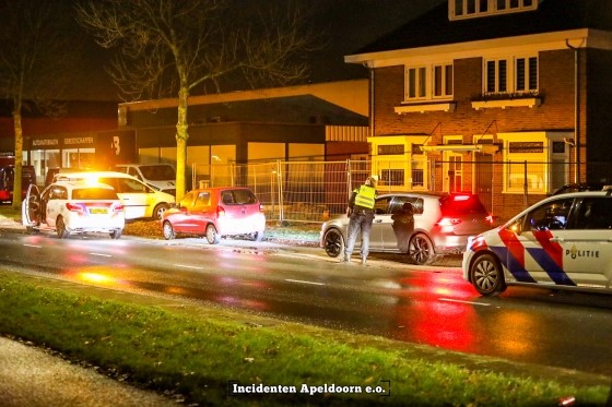 Politie arresteert met getrokken wapens twee personen Kayersdijk Apeldoorn