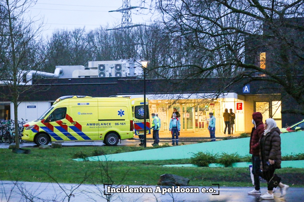 Steekincident in AZC Zutphen; hulpdiensten massaal uitgerukt
